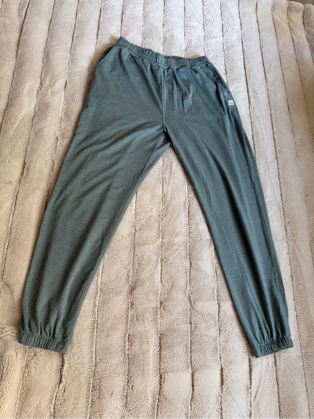 Vuori Boyfriend Joggers, Pistachio Heather, Size Small